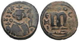 Arab-Byzantine. Umayyad Caliphate. 'Abd al-Malik ibn Marwan. (685-705 AD). Follis. Emesa. Obv: emperor facing holding golbus cruciger. Rev: M. artific...