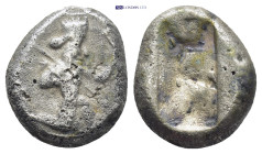 Kings of Persia (Achaemenids). AR Siglos (16mm, 5.0 g), c. 450-400 BC. Obv. The Great King, bearded, in "Knielauf" to right, holding bow and spear. Re...