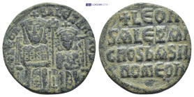 Leo VI Æ Nummus. (23mm, 5.2 g) Constantinople, AD 886-912. +LEON + S ALЄXAndROS, Leo on the left and Alexander on the right, seated facing on double t...