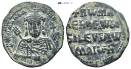 Romanus I Lecapenus AD 920-944. Constantinople Follis Æ (27mm., 6,1 g). Crowned, bearded, facing bust of Romanus, wearing chlamys, holding labarum and...