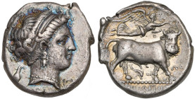 CAMPANIE, NEAPOLIS, AR didrachme, 320-300 av. J.-C. D/ T. de nymphe à d., portant une boucle d'oreille et un collier. Derrière la nuque, aigle à d. So...