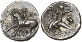 CALABRE, TARENTE, AR nomos, 272-235 av. J.-C. D/ Jeune cavalier menant son cheval au pas à g. et le couronnant. Au-dessus, ΣY. En dessous, ΛYKI/NOΣ. R...