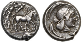 SICILE, SYRACUSE, AR tétradrachme, 485-479 av. J.-C. D/ Quadrige conduit par un aurige à d., les chevaux couronnés par Niké volant à d. Double ligne d...