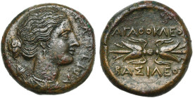 SICILE, SYRACUSE, Agathoclès (317-289), AE bronze, vers 295 av. J.-C. D/ ΣΩTEIPA B. d'Artémis à d., les cheveux ramenés en chignon, le carquois sur l'...