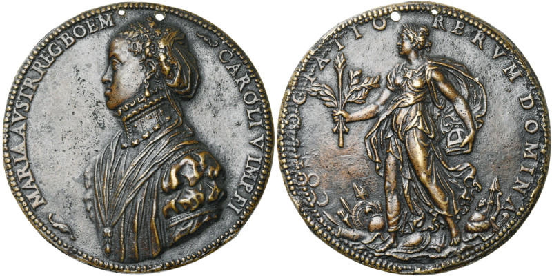 SAINT EMPIRE, AE médaille, s.d. (1551). Marie d'Autriche, fille de Charles Quint...