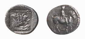 MACEDONIA - AIGAI - PERDIKKAS II (circa 451-413 a.C.) TETROBOLO gr.2,3 - D/Cavaliere a d. con due lance. Sotto il cavallo un piccolo cane cammina a d....