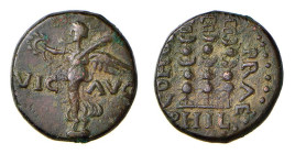 MACEDONIA - FILIPPI (41 a.C. - 68 d.C.) AE 17 - D/La Vittoria con corona a s. ai lati VIC - AVG R/Tre insegne militari COHOR PRAE Esergo PHIL - Ae - S...