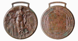 FASCISMO (1922) MARCIA SU ROMA - MEDAGLIA AE - D/La Vittoria di fronte tiene fascio e corona di alloro, ai lati insegne legionarie R/Nel campo quadrat...