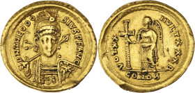 EMPIRE ROMAIN - ROMAN
Théodose II (402-450). Solidus 420-422, Constantinople, 2e officine.
RIC.225 ; Or - 4,38 g - 21 mm - 12 h
Avec B au revers. Rayu...