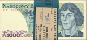 Paczka bankowa 1.000 złotych 1982 -HW- 100 sztuk

Oryginalna, pełna paczka z banderolą. Wszystkie banknoty w emisyjnych stanach zachowania.

POLAN...
