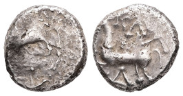 Celtic. Gaul Central, Aedui. AR, Quinarius. 1.96 g. - 12.06 mm. Circa 1st Century BC. "Kaletedou" Type.
Obv.: Celticized helmeted head of Roma left.
R...
