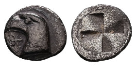 Aeolis, Kyme. AR, Hemiobol. 0.35 g. - 8.30 mm. Circa 450-400 BC.
Obv.: Eagle's head to left; below beak, star of six points (monogram of ΚΥM?).
Rev.: ...