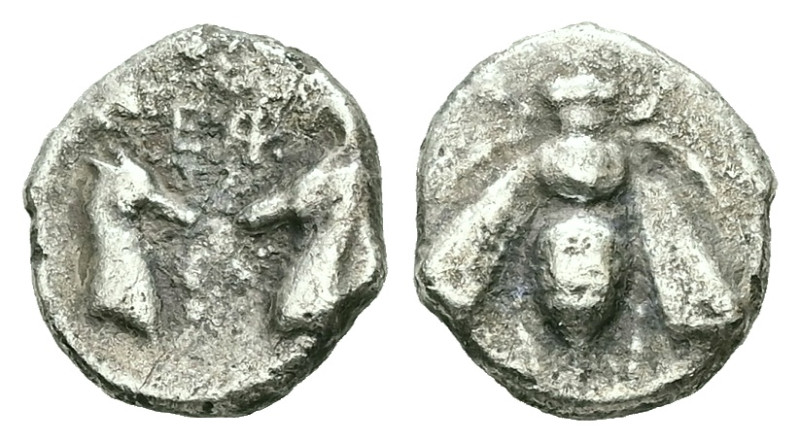 Ionia, Ephesos. AR, OBOL. 0,61 g. - 9.57 mm. Circa 390-325 BC.
Obv.: E - Φ. Bee....