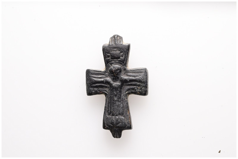 AE Middle Byzantine pendant cross reliquary (c. AD 10th–12th centuries)
Obv: Rep...