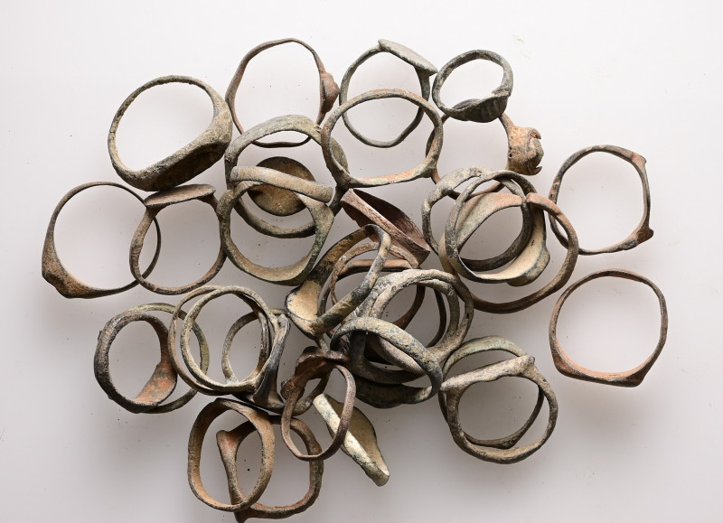 Lot of 35 unclassified AE Rings. See picture. LOT SOLD AS IS, NO RETURNS.(R33)