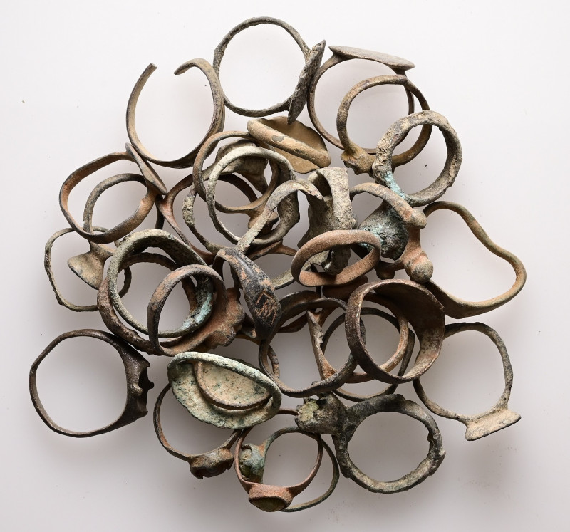 Lot of 35 unclassified AE Rings. See picture. LOT SOLD AS IS, NO RETURNS.(R35)