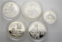 China-Republik. Volksrepublik 

Lot (5 Stücke): Silbermünzen zu 5 Yuan 1983. Marco Polo; 5 Yuan 1984. Olympiade - Hochsprung; 5 Yuan 1986 "China Que...