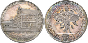 Nürnberg. Nürnberg, Stadt. 

Silbermedaille 1925 nach einem Entwurf von A. Hummel (geprägt bei Lauer), auf das Neue Verkehrs­museum. Das Museumsgebä...