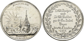 Reutlingen, Stadt. 

Silbermedaille 1817 von J.L. Wagner, auf das Reformationsjubiläum. Stadtansicht / Sieben Zeilen Schrift. Binder 6, Slg. Whiting...