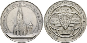 Reutlingen, Stadt. 

Mattierte Silbermedaille 1901 von Mayer und Wilhelm, auf die Neueinweihung der Marienkirche. Ansicht der Kirche / Stadtwappen i...