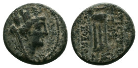 GREEK
SYRIA. Seleucis and Pieria. Antioch. Ae (1st century BC).
Obv: Turreted and veiled head of Tyche right.
Rev: ANTIOXEΩΝ THΣ ΜΗΤPΟΠΟΛΕΩΣ / ZKΣ.
Tr...