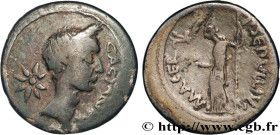 JULIUS CAESAR
Type : Denier  
Date : janvier - février 
Mint name / Town : Rome 
Metal : silver 
Millesimal fineness : 950  ‰
Diameter : 19  mm
Orient...