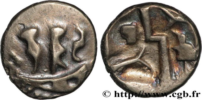 BRITTANY - DUROTRIGES
Type : Quart de statère d’argent, type géométrique “Durotr...