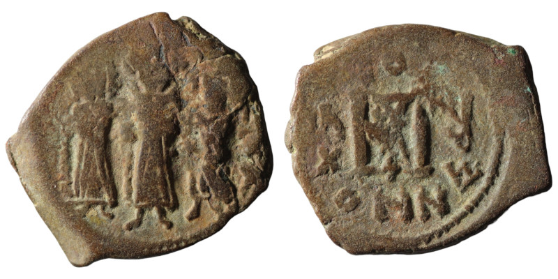 Heraclius. (610-641 AD) Æ Follis. Obv: Heraclius and sons standing facing. Rev: ...