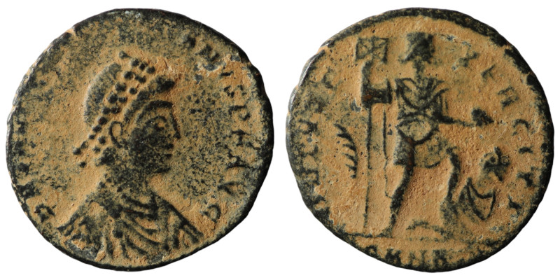 Arcadius. (383-388 AD). Follis. Nicomedia. Obv: DN ARCADIVS PF AVG. perl-diademe...