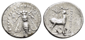 IONIA. Ephesos.(Circa 202-150 BC).Drachm.

Obv : Ε - Φ.
Bee.

Rev : ΑΣΚΛΗΠΙΑΔΗΣ.
Stag standing right; palm tree in background.

SNG von Aulock 1847; S...