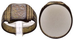 ANCIENT ROMAN BRONZE RING.(3rd–4th centuries).Ae.

Condition : Good very fine.

Weight : 3.13 gr
Diameter : 19 mm