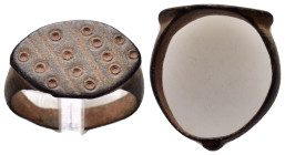 ANCIENT ROMAN BRONZE RING.(3rd–4th centuries).Ae.

Condition : Good very fine.

Weight : 4.38 gr
Diameter : 21 mm