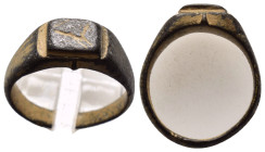 ANCIENT ROMAN BRONZE RING.(3rd–4th centuries).Ae.

Condition : Good very fine.

Weight : 6.33 gr
Diameter : 21 mm