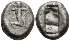 ACHAEMENID EMPIRE. temp. Darios I to Xerxes I. (Circa 505-480 BC). Lydo-Milesian standard. Sardes mint.
AR Siglos (13.6mm 5.25g)
Obv: Persian king o...