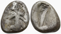 ACHAEMENID EMPIRE. Time of Darios I to Xerxes II (485-420 BC). Sardes.
AR Siglos (15.4mm 5.33g)
Obv: Persian king in kneeling-running stance right, ...
