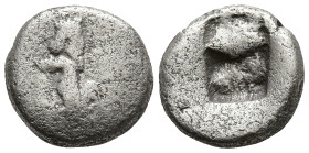 ACHAEMENID EMPIRE. Time of Darios I to Xerxes I (circa 505-480 BC). Sardes
AR 1/6 Siglos (8.8mm 0.84g)
Obv: Persian king or hero in kneeling/running...