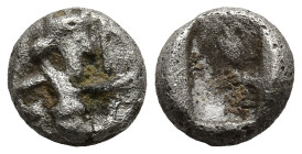 ACHAEMENID EMPIRE. Time of Xerxes II to Artaxerxes II (circa 420-375 BC). Sardes.
AR 1/32 Siglos (5.3mm 0.17g)
Obv: Persian king in kneeling-running...