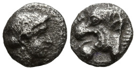 CARIA. Uncertain. (400-350 BC)
AR Hemiobol (6.7mm 0.31g)
Obv: Head of lion left
Rev: Female head to right.
Traité II -; SNG Copenhagen -; Klein -;...