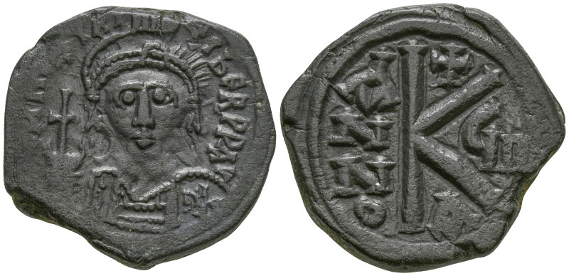 Maurice Tiberius (582-602 AD). Constantinople
AE Half Follis (23mm 6.44g)
Obv:...