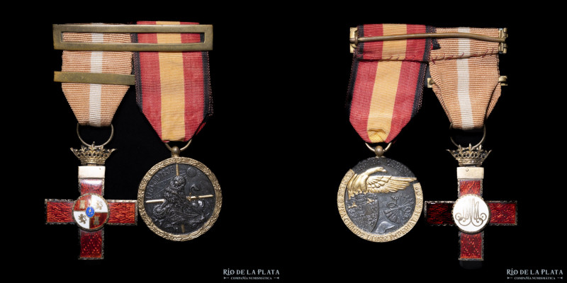 España. 1936. Pasador con dos medallas. Orden del mérito militar 1936/75, Cruz d...