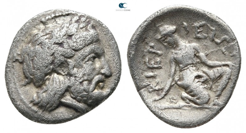 Thessaly. Kierion 400-350 BC. 
Diobol AR

13 mm., 1,16 g.

Laureate head of...