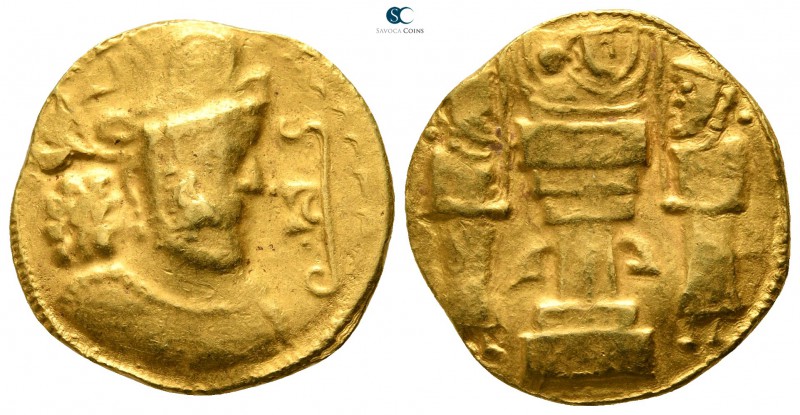 Sasanian Kingdom. Sind. Shapur III AD 383-388. 
Dinar AV

20 mm., 7,36 g.

...