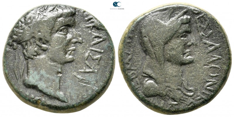 Macedon. Thessalonica. Tiberius and Livia AD 14-37. 
Bronze Æ

22 mm., 8,63 g...
