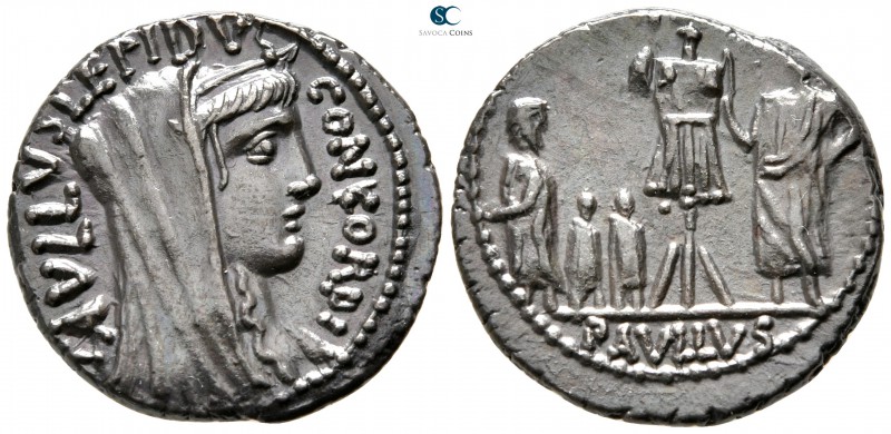 L. Aemilius Lepidus Paullus 62 BC. Rome
Denarius AR

18 mm., 3,79 g.

PAVLL...