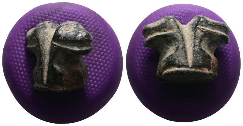 Weight 16,00 gr - Diameter 21 mm. Bronze figure with double heads.