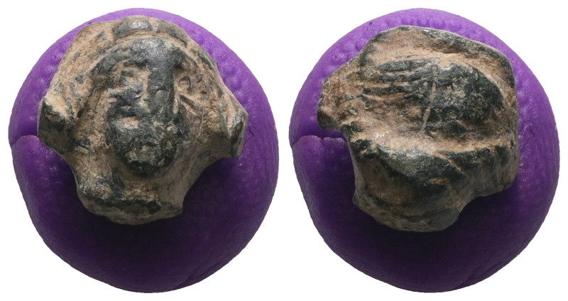 Weight 4,86 gr - Diameter 12 mm. Ancient Bronze Figure face.