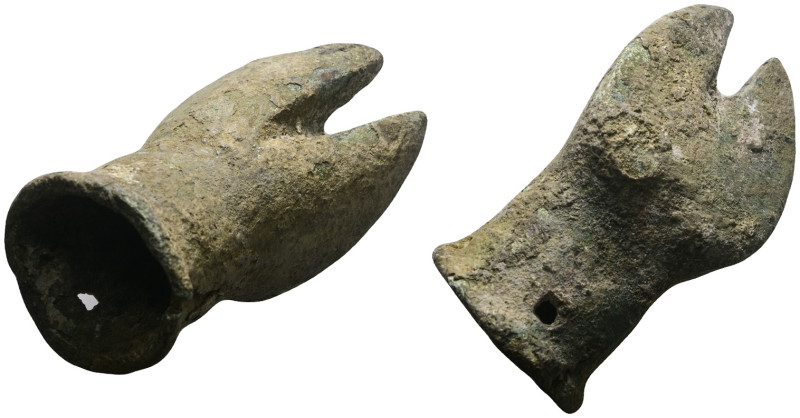 Weight 66,13 gr - Diameter 61 mm. .Bronze Roman Cattle left leg. 1-3 centuries A...