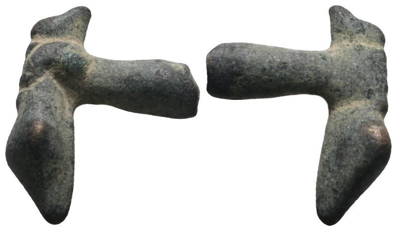 Weight 7,21 gr - Diameter 23 mm. Bronze Roman Period pipe sabotage. It consists ...