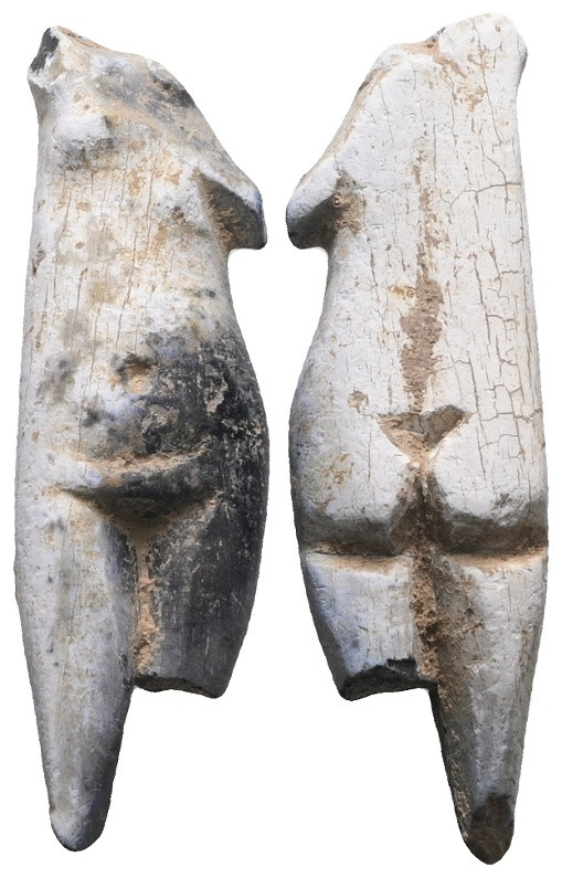 Weight 4,40 gr - Diameter 43 mm. This figurine is of the lower part of a human b...