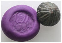 Weight 9,75 gr - Diameter 14 mm. Ancient Bronze Seal.